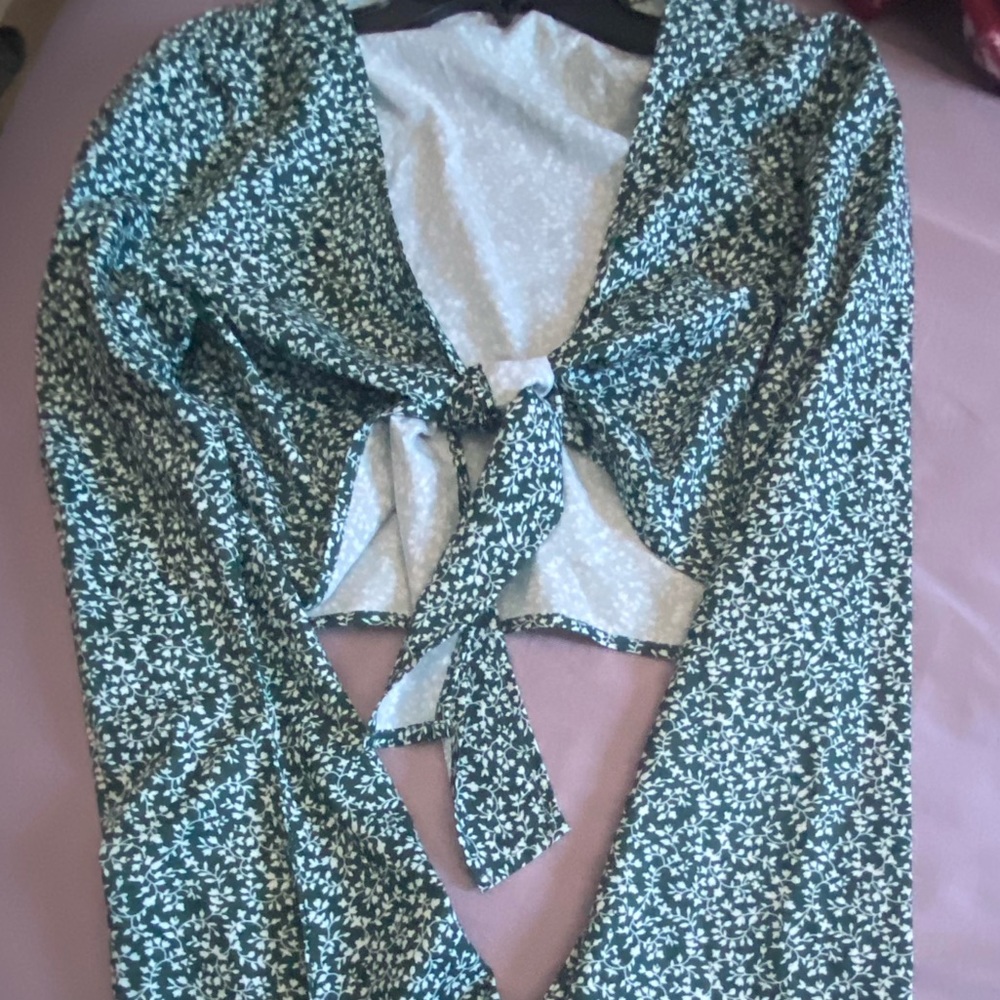 Long sleeve flared crop top, size L, Shein, floral